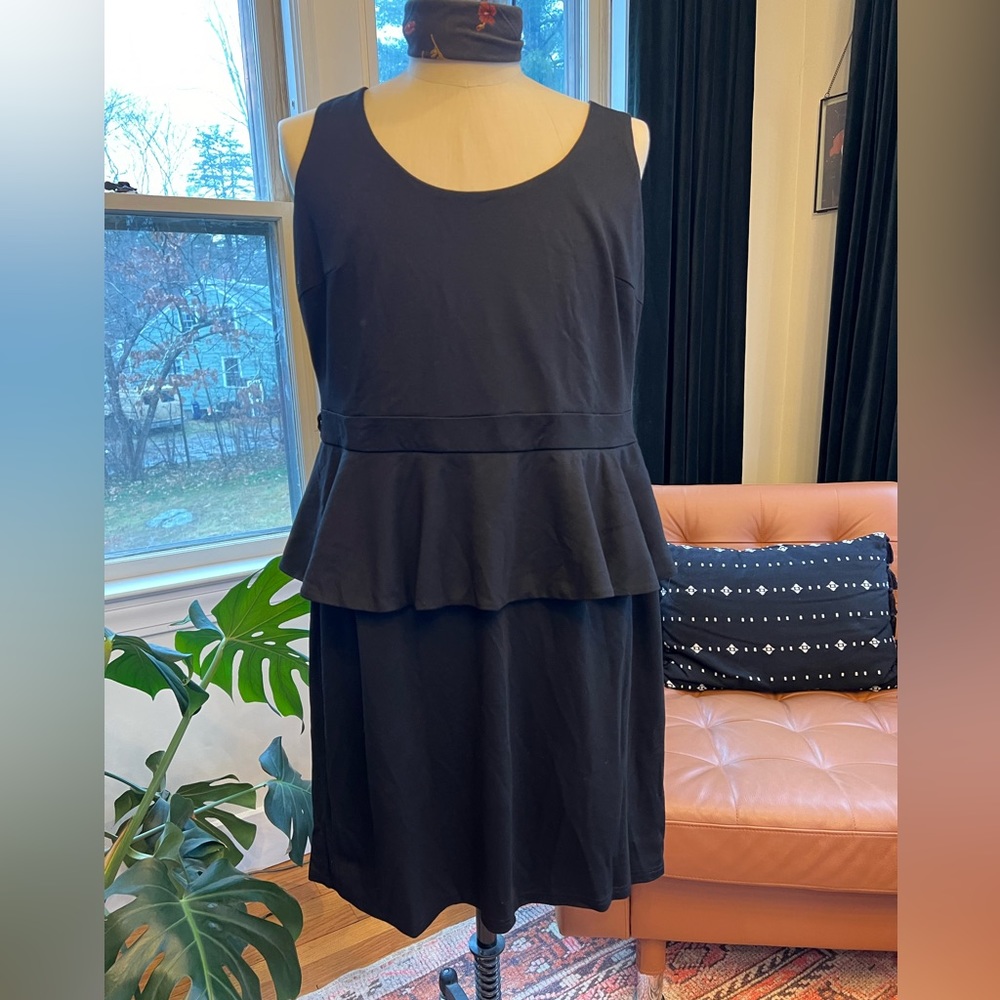 *NWT* Women’s Knit Peplum Dress